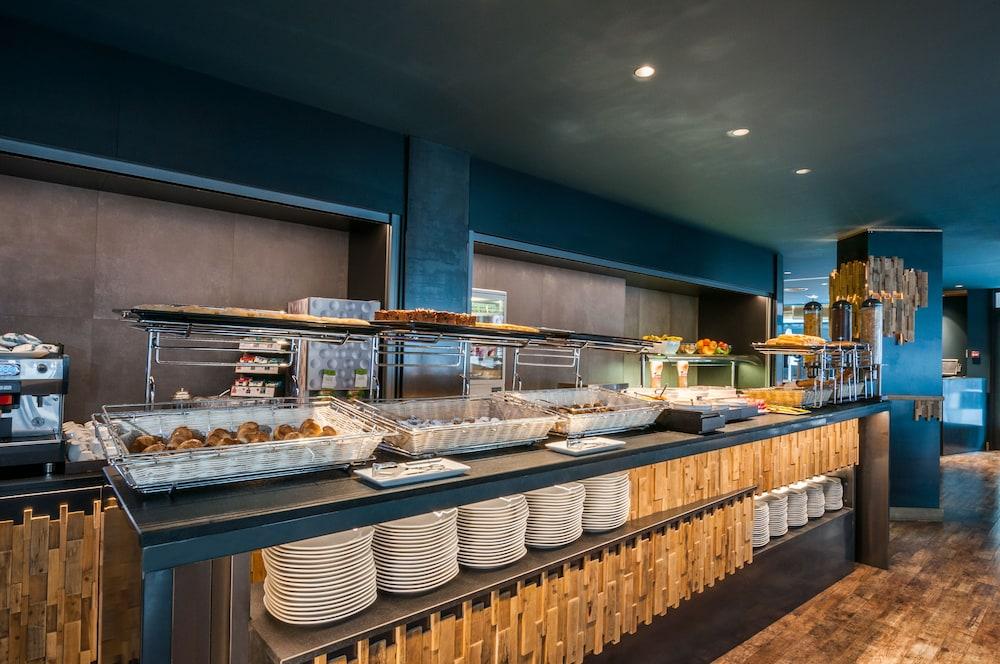 Eurostars Marivent Hotel Palma de Mallorca Exterior photo Breakfast buffet at the hotel