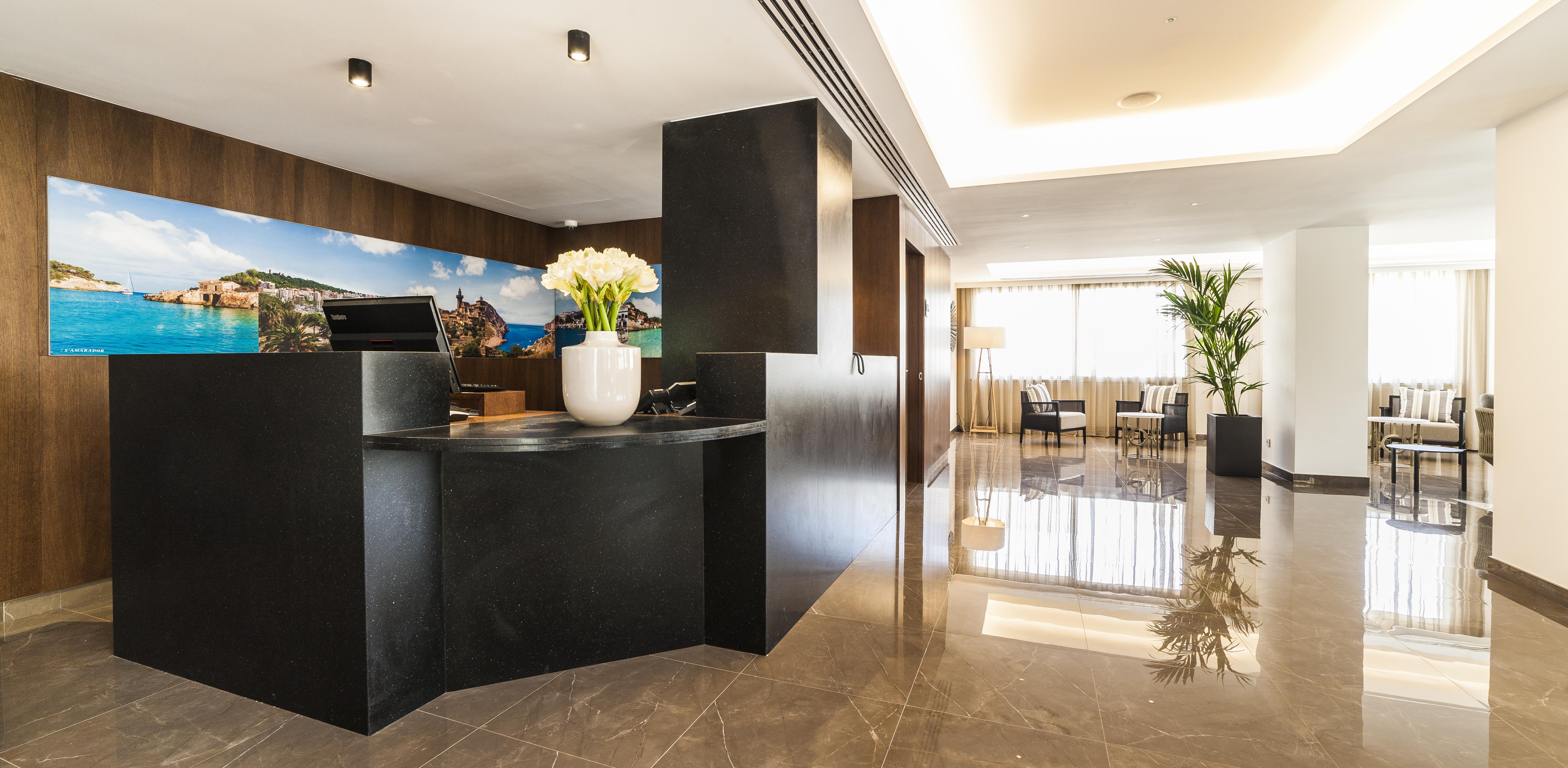 Eurostars Marivent Hotel Palma de Mallorca Exterior photo Reception desk