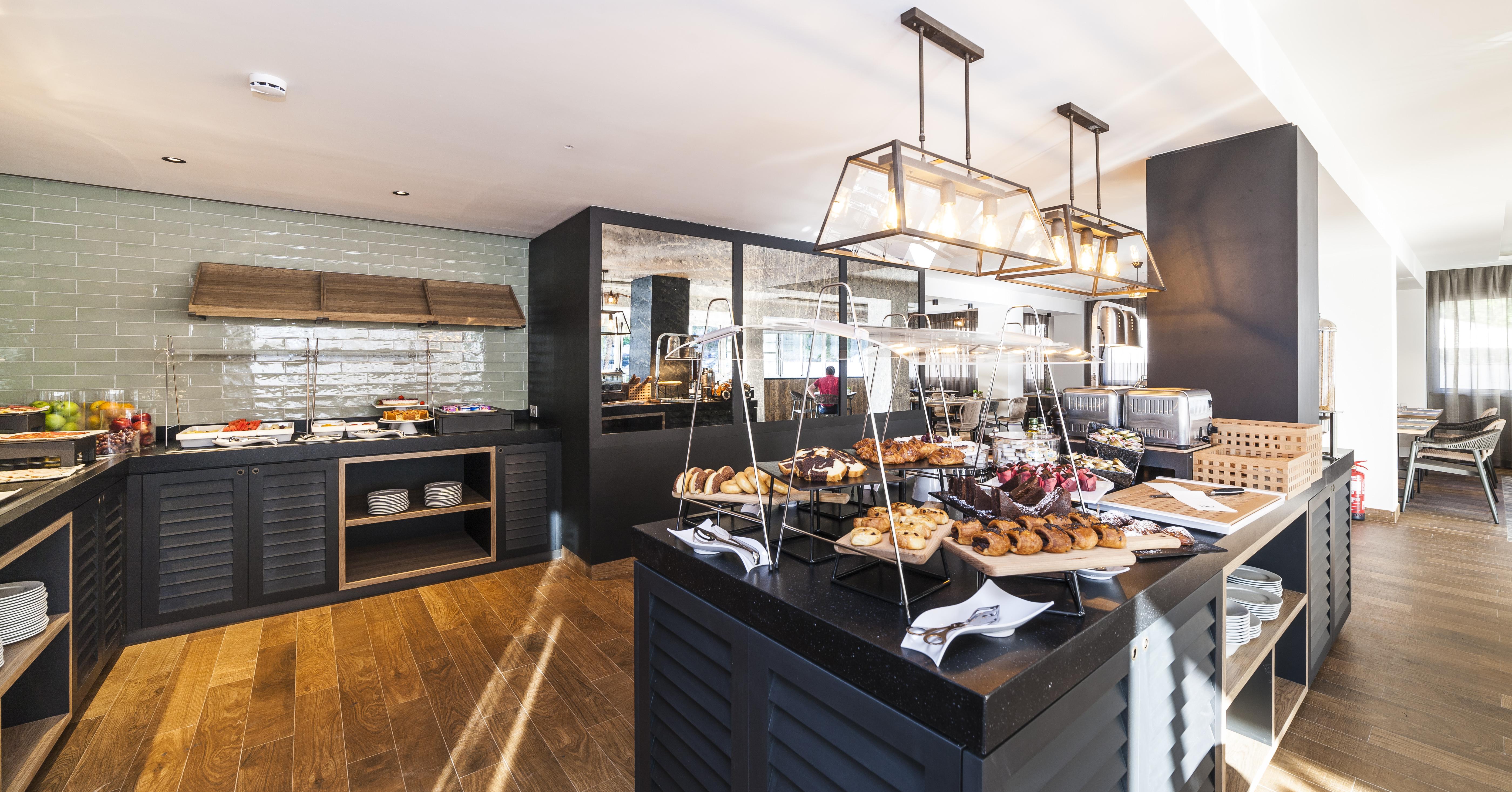 Eurostars Marivent Hotel Palma de Mallorca Exterior photo Breakfast buffet at the hotel