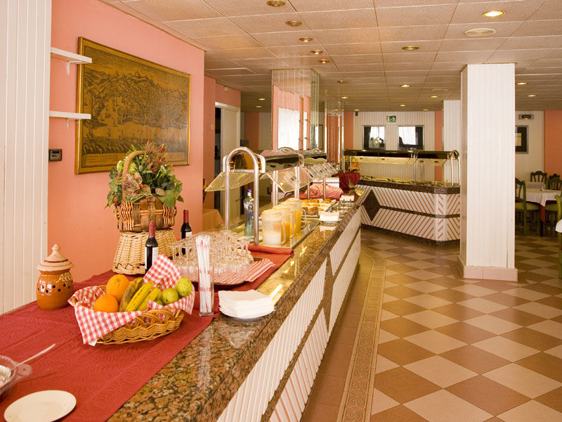 Eurostars Marivent Hotel Palma de Mallorca Restaurant photo Breakfast buffet in a hotel