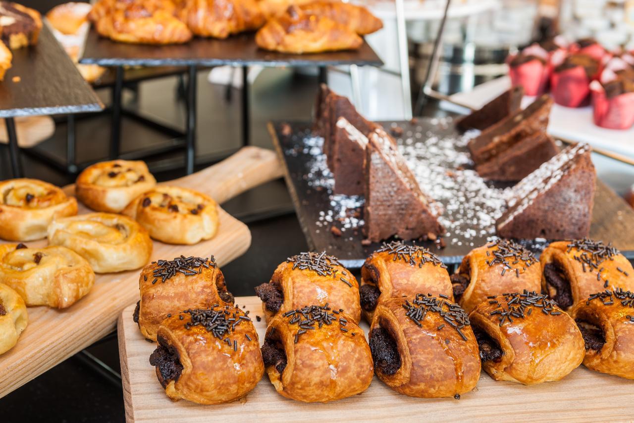 Eurostars Marivent Hotel Palma de Mallorca Exterior photo "The pastry shop is open for breakfast and lunch"